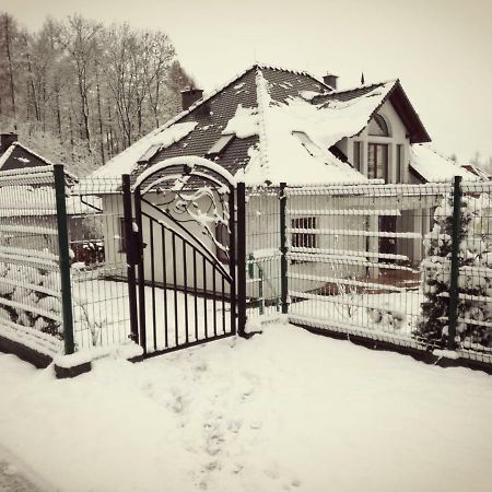 Nibylandia Dom Pod Lasem Nowa Wies Grodziska Экстерьер фото